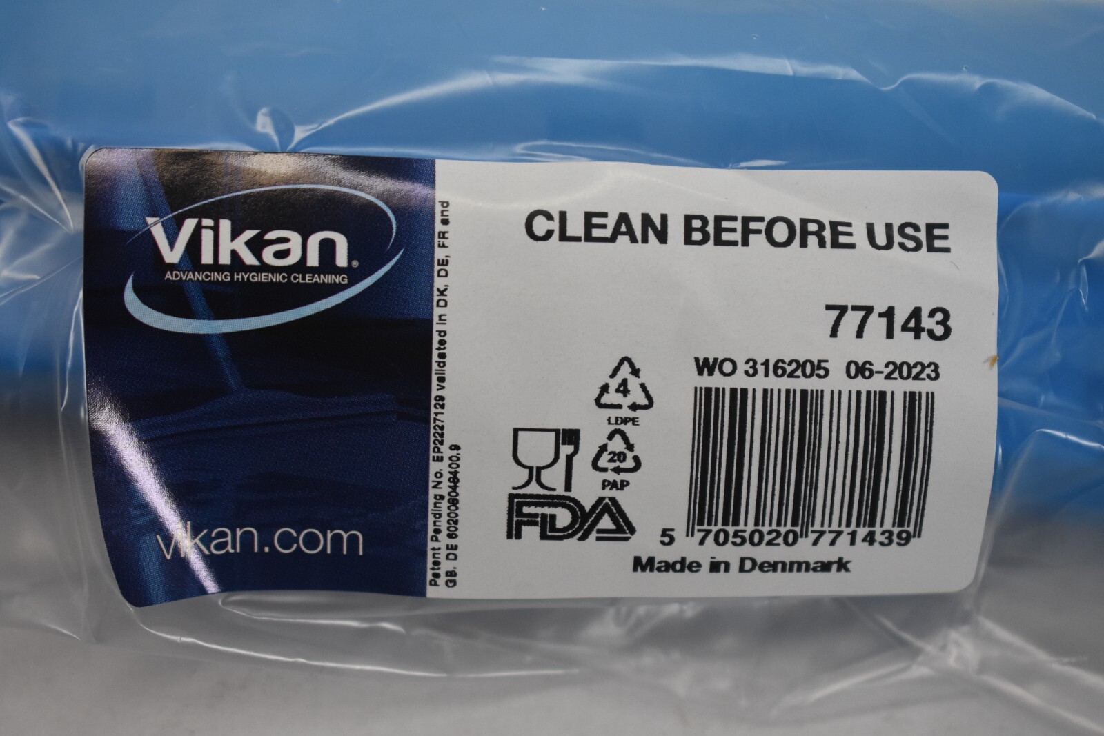 Vikan 77143 24″ Single Blade Ultra Hygiene Floor Squeegee Head Blue Replacement