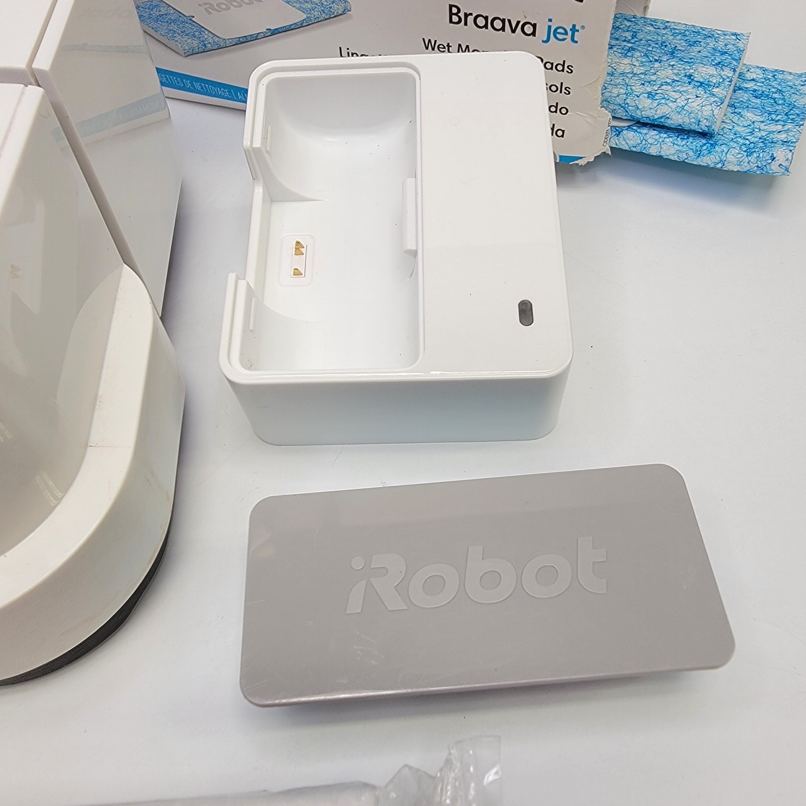 NICE – iRobot Braava Jet 240 Robot Mop Wet/Damp/Dry WITH Pads Battery & Charger