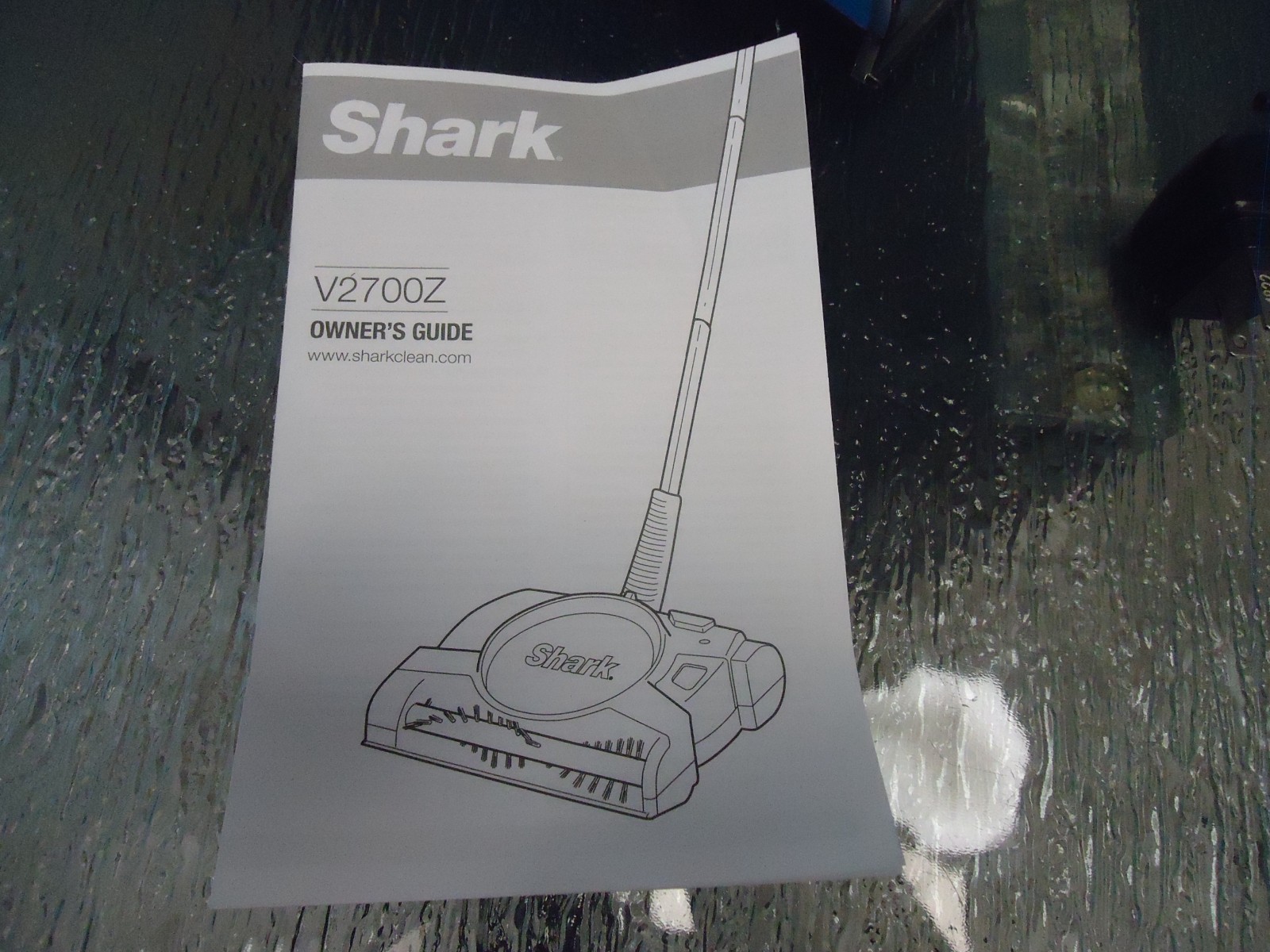 SHARK CORDLESS FLOOR & CARPET SWEEPER V2700Z PURPLE ( only used once ) #
