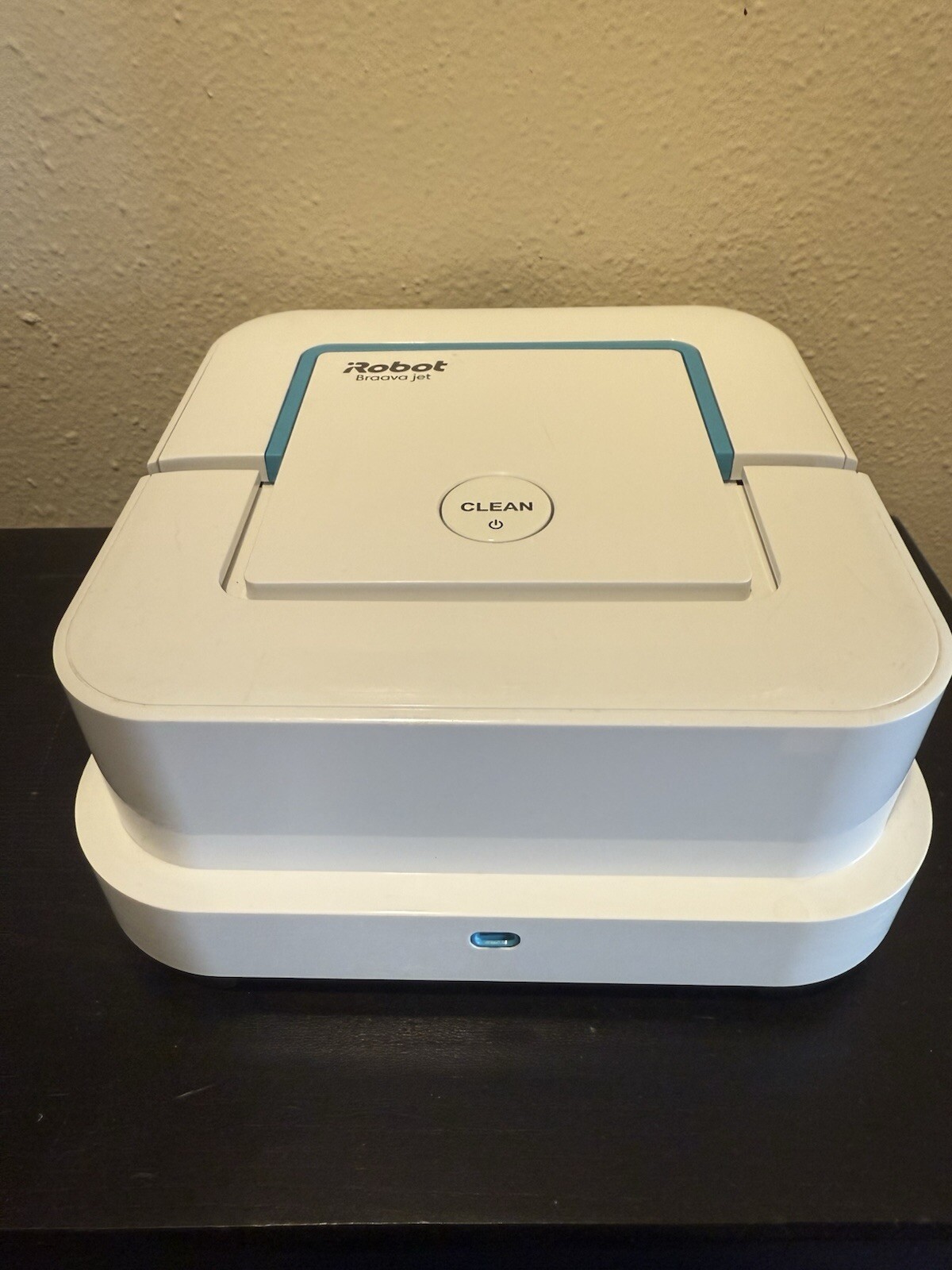 iRobot Braava jet 240 Mop Robot w/Charger Battery & 24 Wet Mopping Pads Read