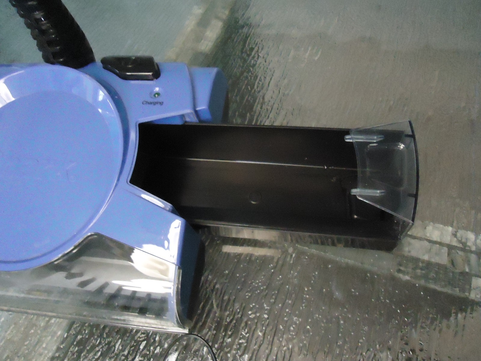 SHARK CORDLESS FLOOR & CARPET SWEEPER V2700Z PURPLE ( only used once ) #