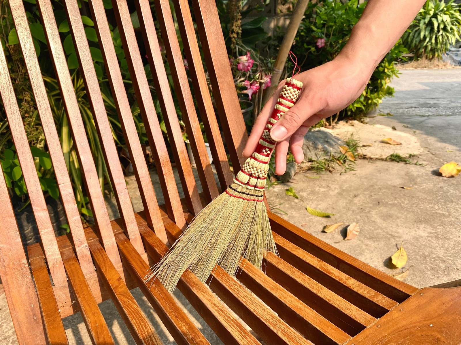 AW BROOMS Small Corn Wisk Brush Broom 11 Inch Blue, Red Staw Soft