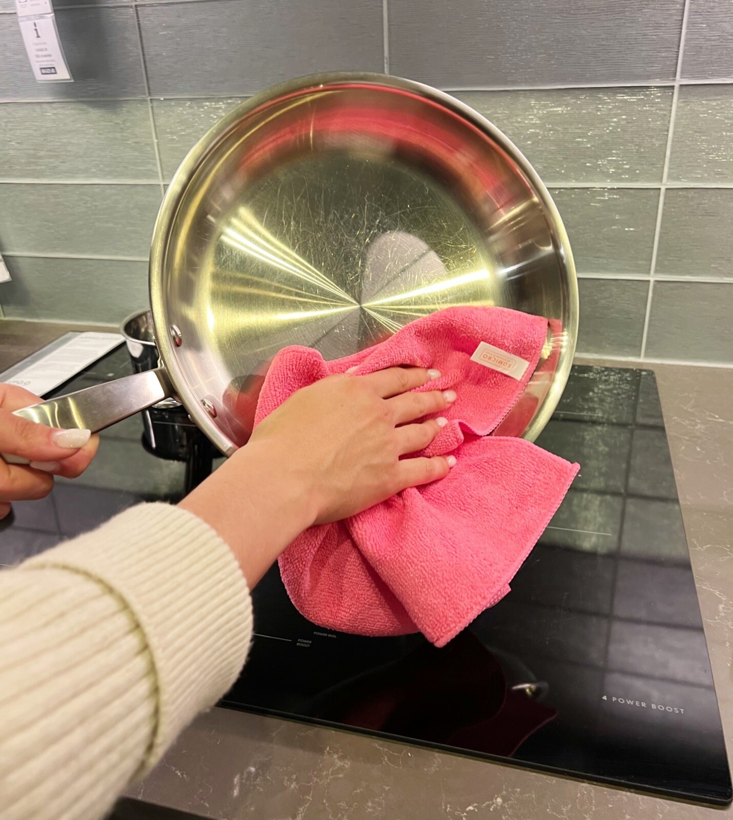 🧼 PREMIUM MICROFIBER TOWELS – ULTRA ABSORBENT, LINT-FREE, STREAK-FREE