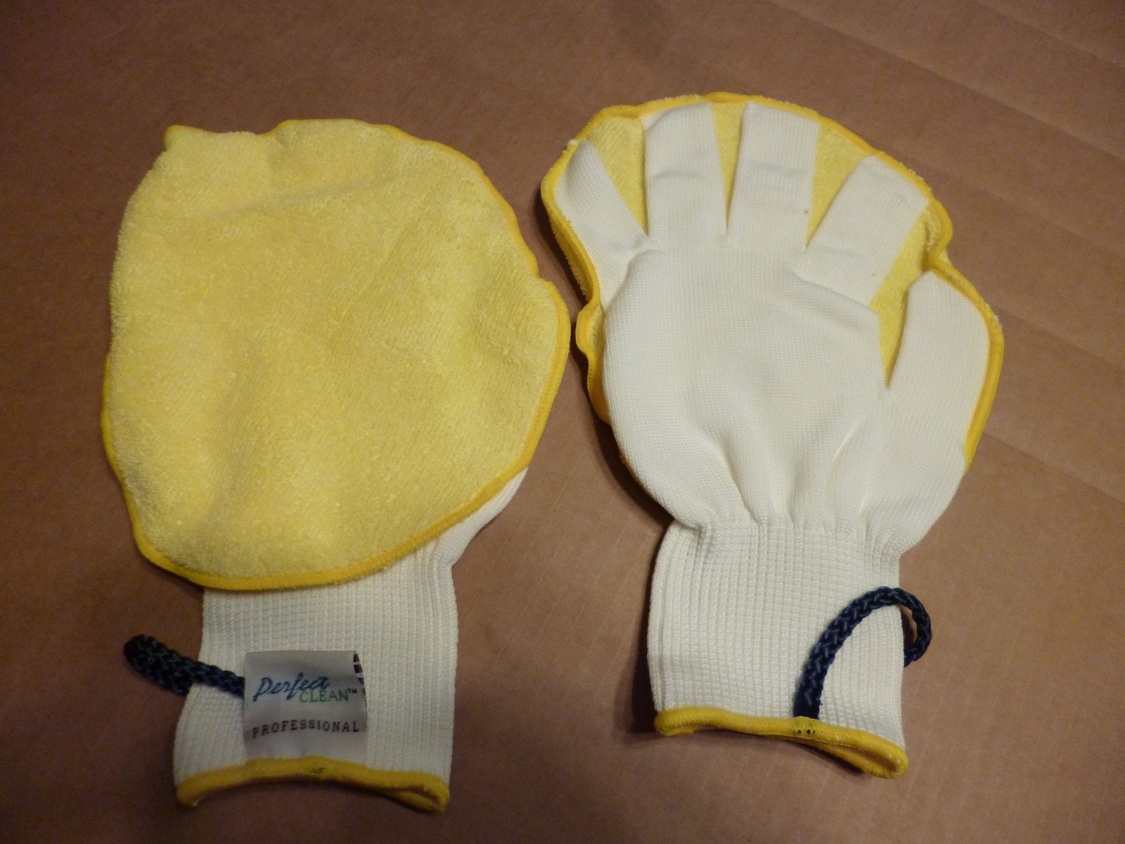 2PC. PERFECTCLEAN ULTRA MICROFIBER CLEAN & SCRUB GLOVE MITT DUST POLISH WASHING