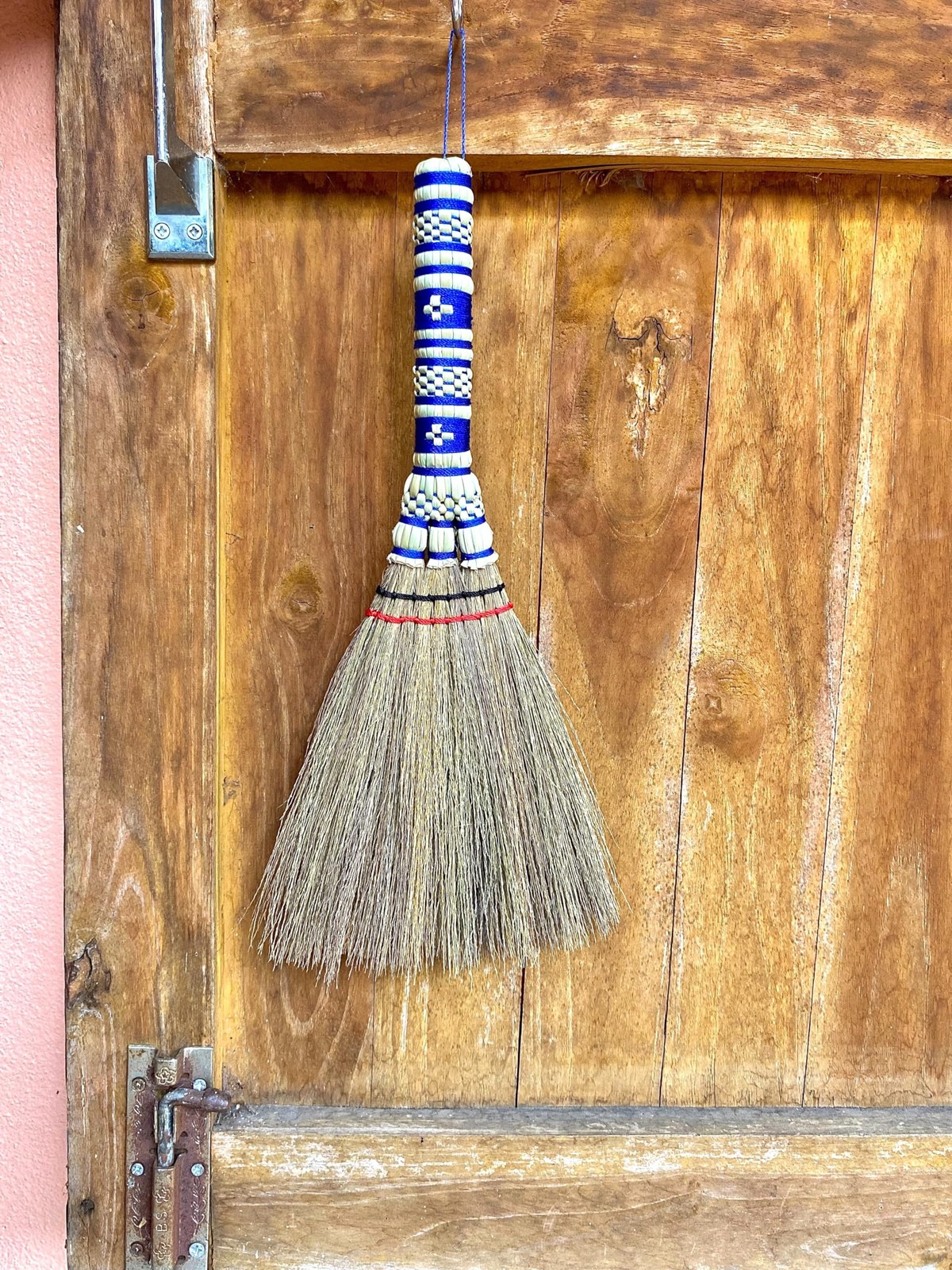 AW BROOMS Small Corn Wisk Brush Broom 11 Inch Blue, Red Staw Soft