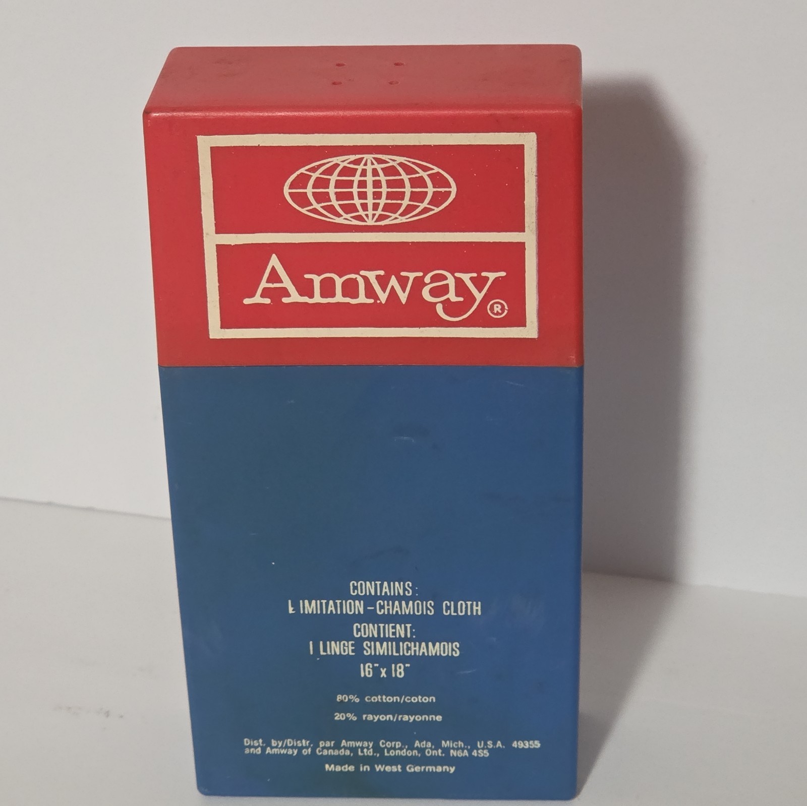 Vintage AMWAY Automotive Chamois Cloth 16″ x 18″ Shammy Towel w/ plastic case