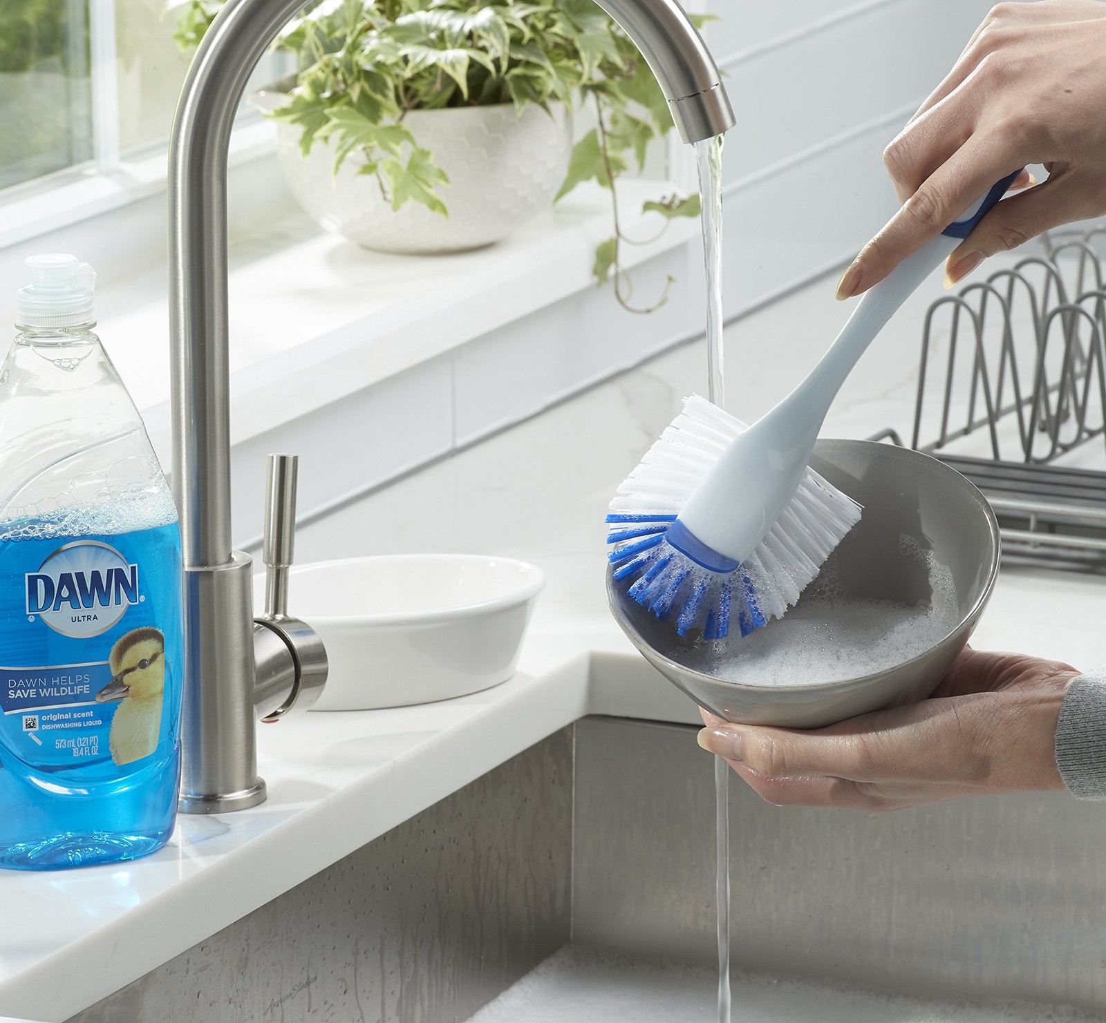 Dawn 235082 Radial Head Kitchen Brush Blue & White