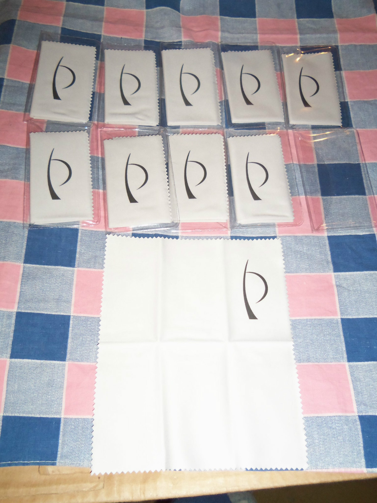 New 10 Microfiber Cleaning Cloths Each 5 3/4 x 6 3/4″ in Case Glasses Lens Elect