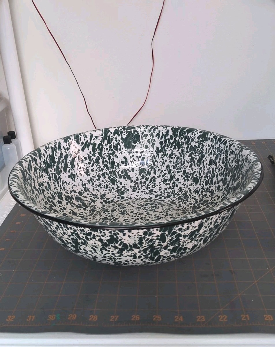 Vintage Green & White Spatterware Washbasin 15” X 4.5″ 1lb 15 Oz Large No Chips