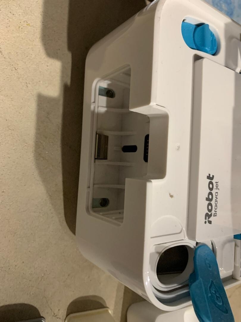iRobot BRAAVA JET 240 SUPERIOR ROBOT MOP🤖 + 🔋Batteries 🔌Charger💧Mopping Pads