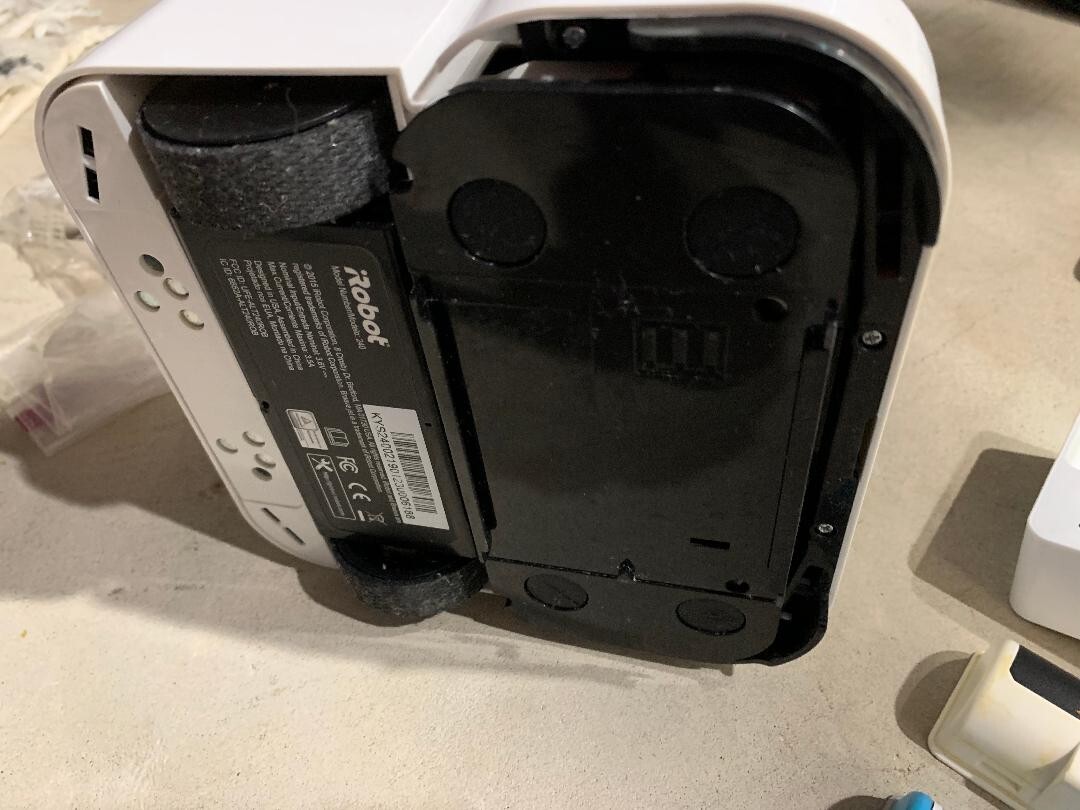 iRobot BRAAVA JET 240 SUPERIOR ROBOT MOP🤖 + 🔋Batteries 🔌Charger💧Mopping Pads