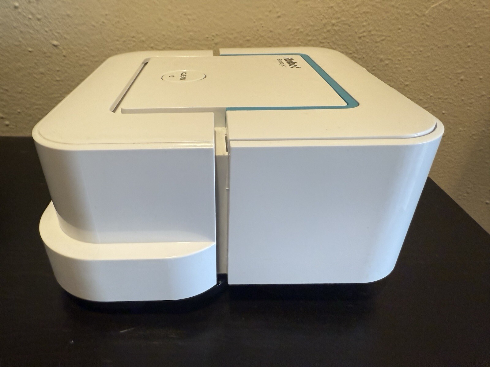 iRobot Braava jet 240 Mop Robot w/Charger Battery & 24 Wet Mopping Pads Read