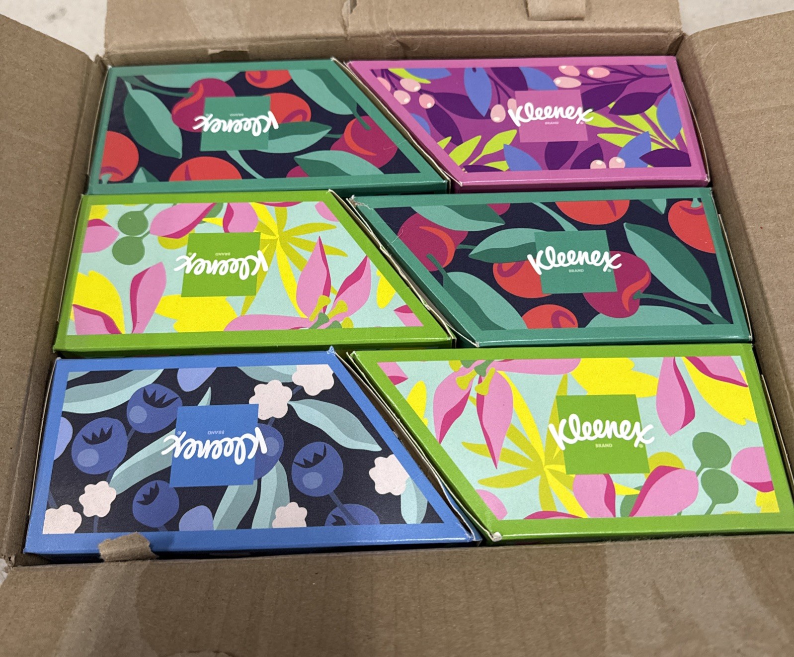 Kleenex 38586 6.8″ x 9″ 1-Ply Hand Towels in a Pop-Up Box – White (6/CT)
