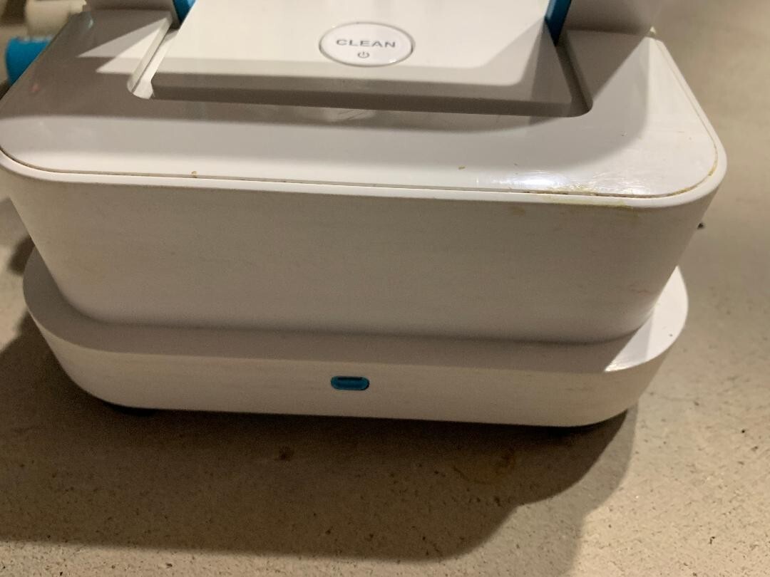 iRobot BRAAVA JET 240 SUPERIOR ROBOT MOP🤖 + 🔋Batteries 🔌Charger💧Mopping Pads