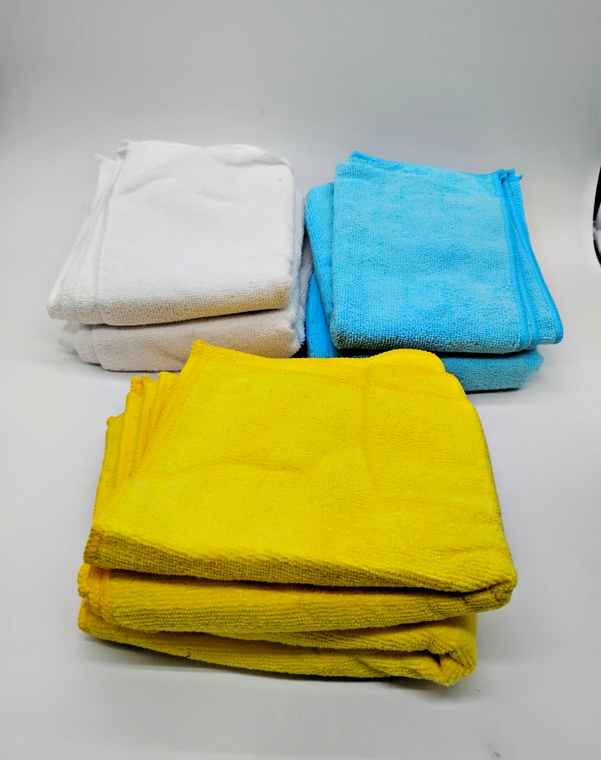 Amazon Basics Microfiber Cleaning Cloths 16″ x 12″ Ultra Absorbent Lint Free