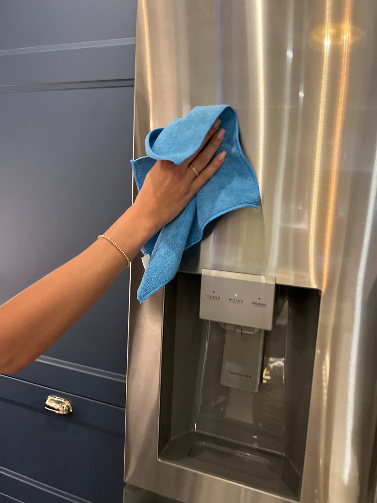🧼 PREMIUM MICROFIBER TOWELS – ULTRA ABSORBENT, LINT-FREE, STREAK-FREE