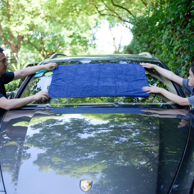 Carcarez Large Water Absorbing Car wash Microfiber Drying Towel Hemming 25 x 36″