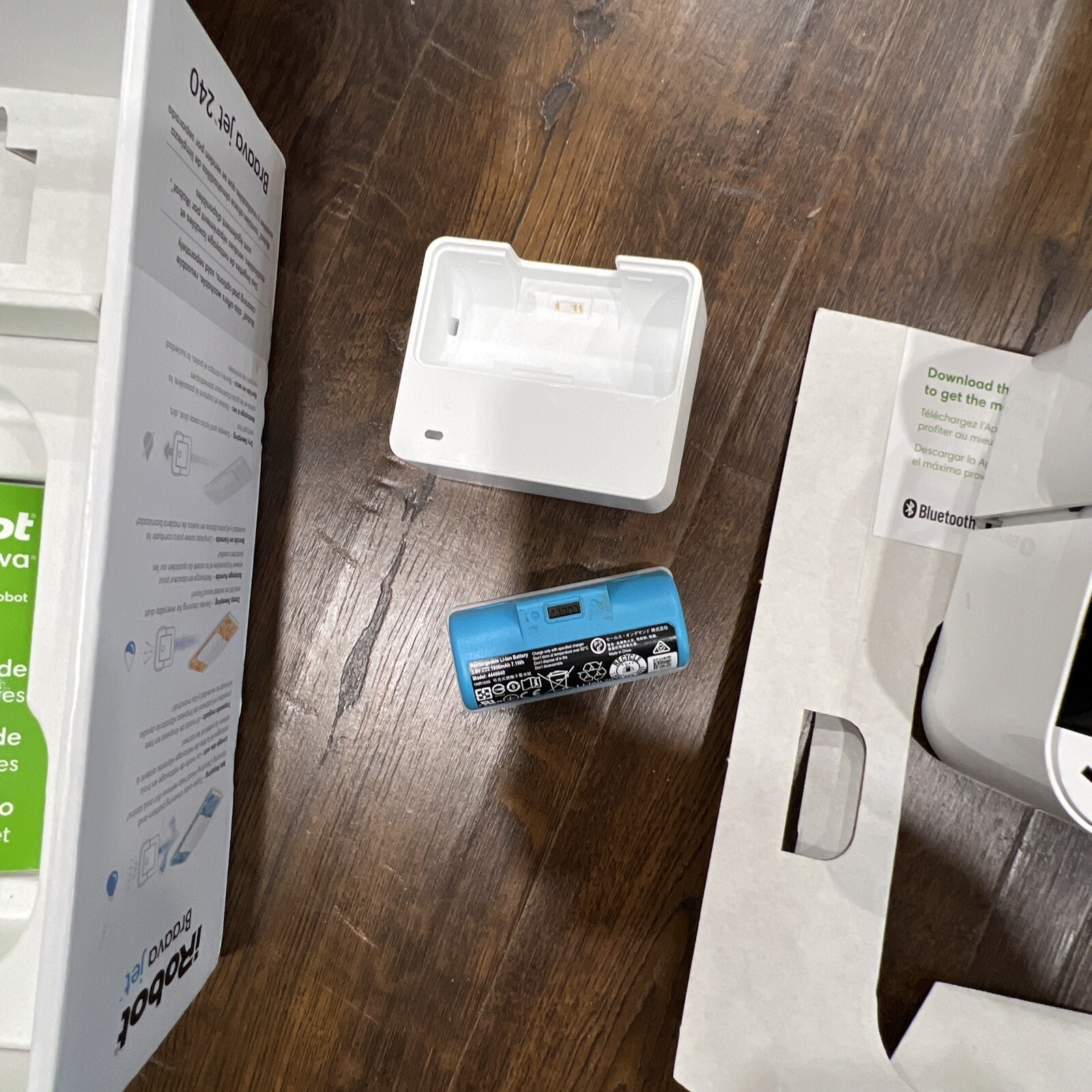 iRobot Braava Jet 240 Mopping Robot with Charger & Pads – NOT FULLY FUNCTIONAL