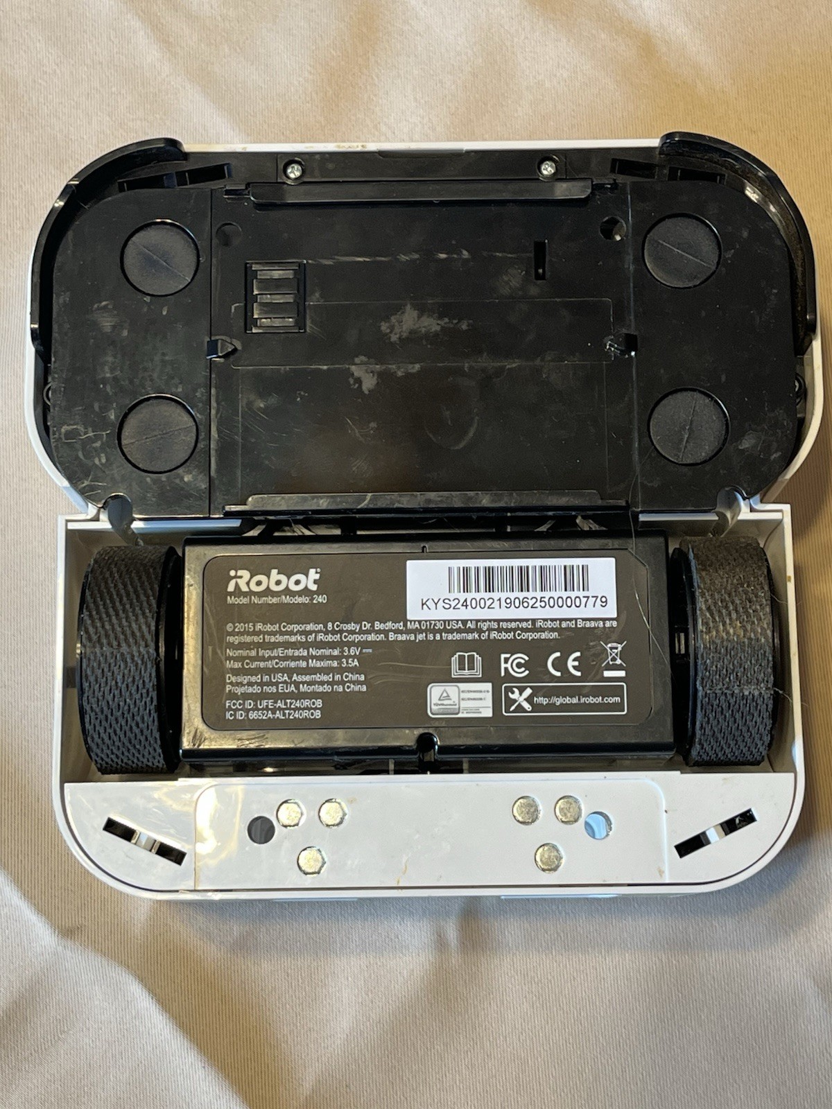 iRobot Braava jet 240 App Controlled Robot Mop White No Charger Or Battery
