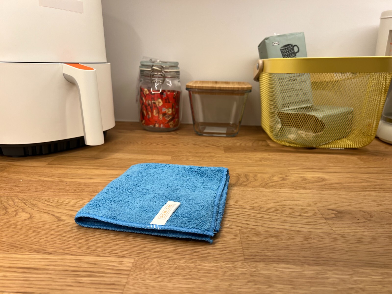 🧼 PREMIUM MICROFIBER TOWELS – ULTRA ABSORBENT, LINT-FREE, STREAK-FREE