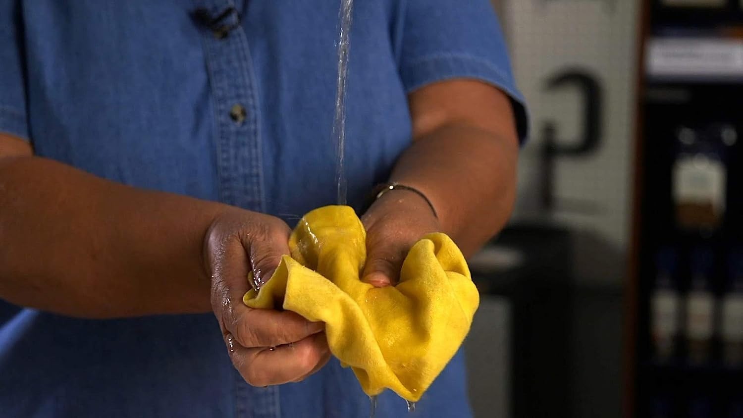 5 Soft Cotton Dusting Cloths: Specially Treated for Effortless Cleaning