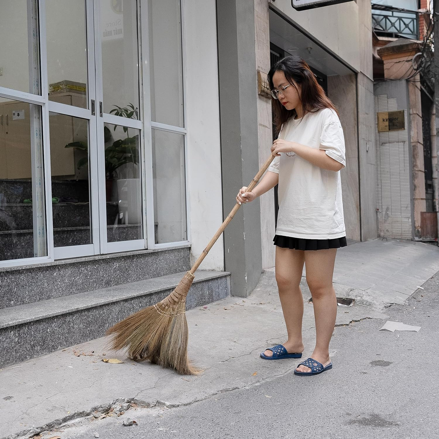 Vietnamese Natural Soft Broom – Broom Grass Handmade Broom Witch Broom Bamboo…