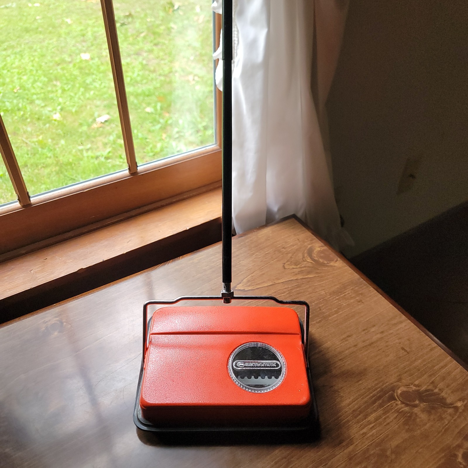 Vintage Fuller Brush Company Electrostatic Carpet Sweeper Red Metal w/comb Japan