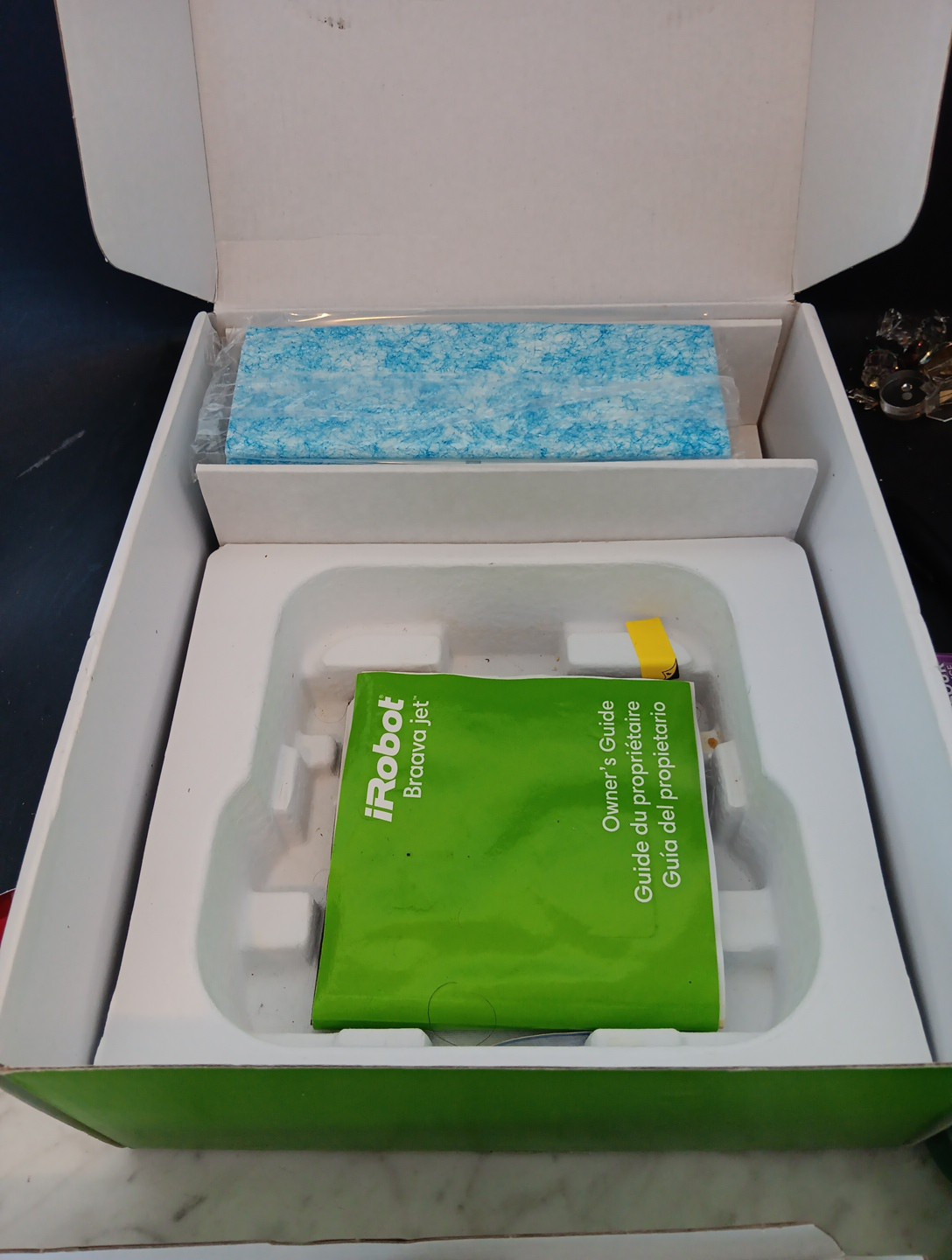 iRobot Braava Jet 240 Robot Mop Wet/Damp/Dry Includes Extra Pads