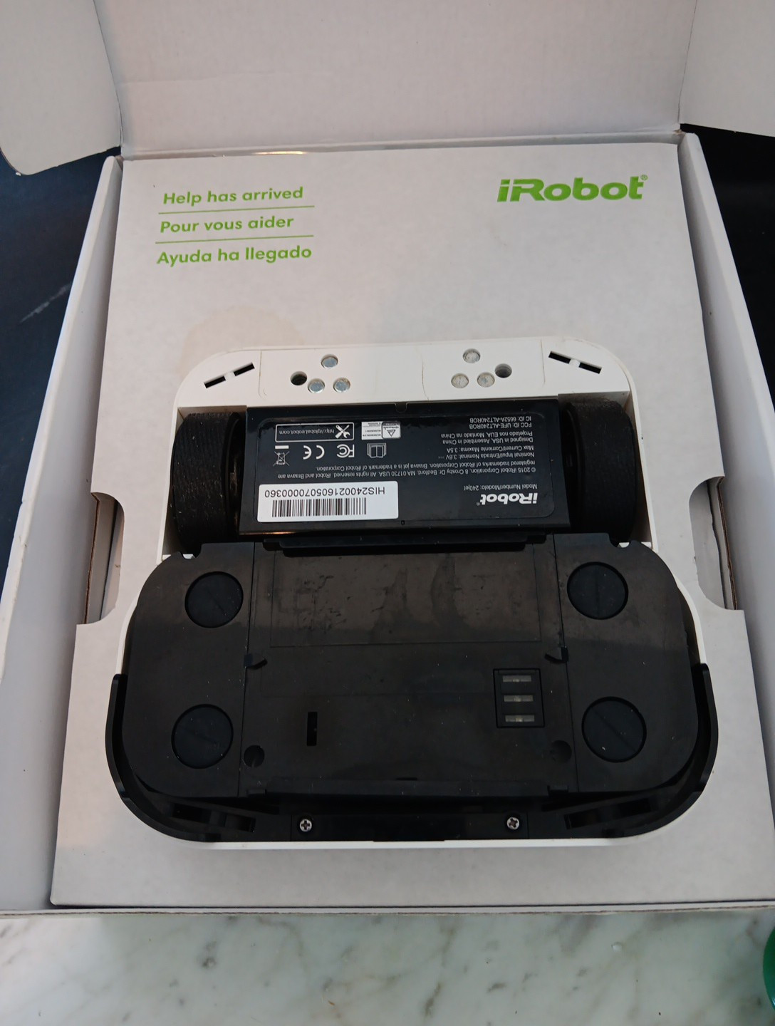 iRobot Braava Jet 240 Robot Mop Wet/Damp/Dry Includes Extra Pads