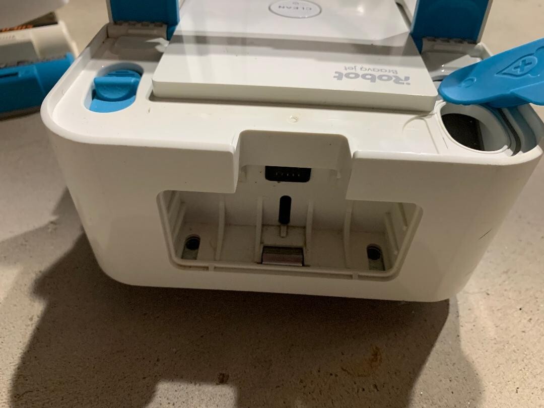 iRobot BRAAVA JET 240 SUPERIOR ROBOT MOP🤖 + 🔋Batteries 🔌Charger💧Mopping Pads