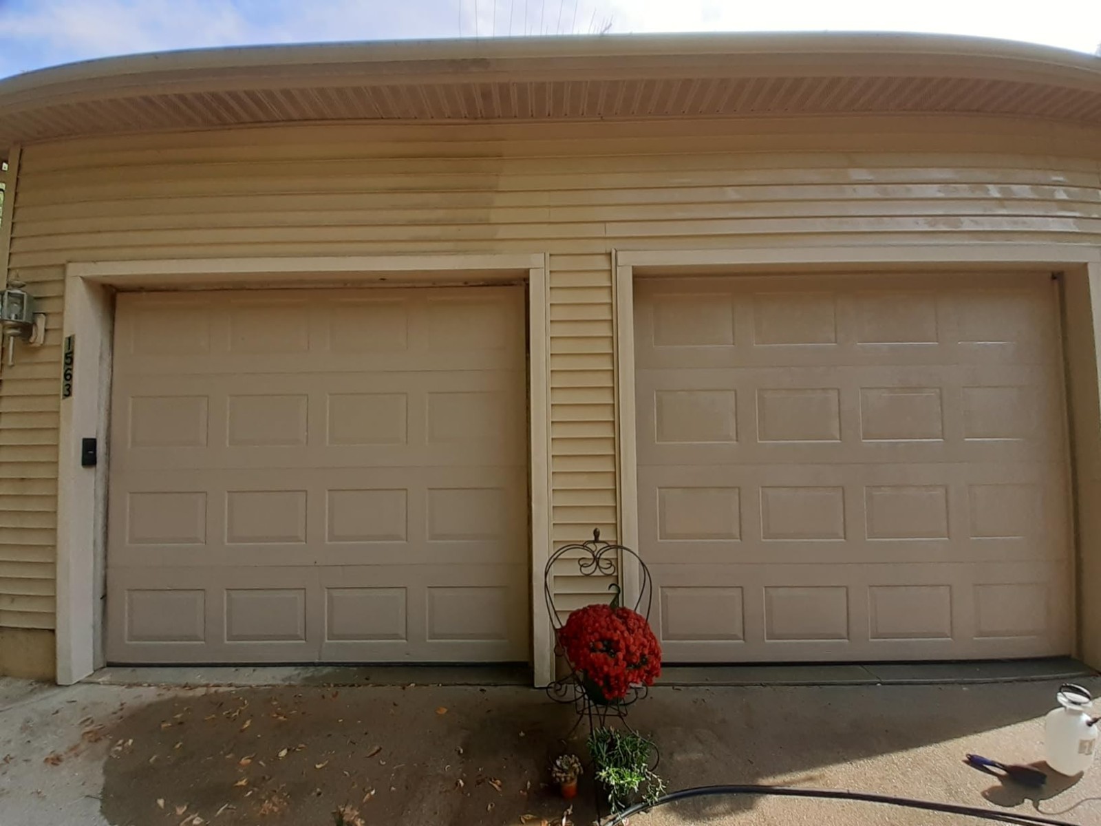 Vinyl Siding Cleaner – Eco-Friendly Nylon Brush for Exterior House Cleaning