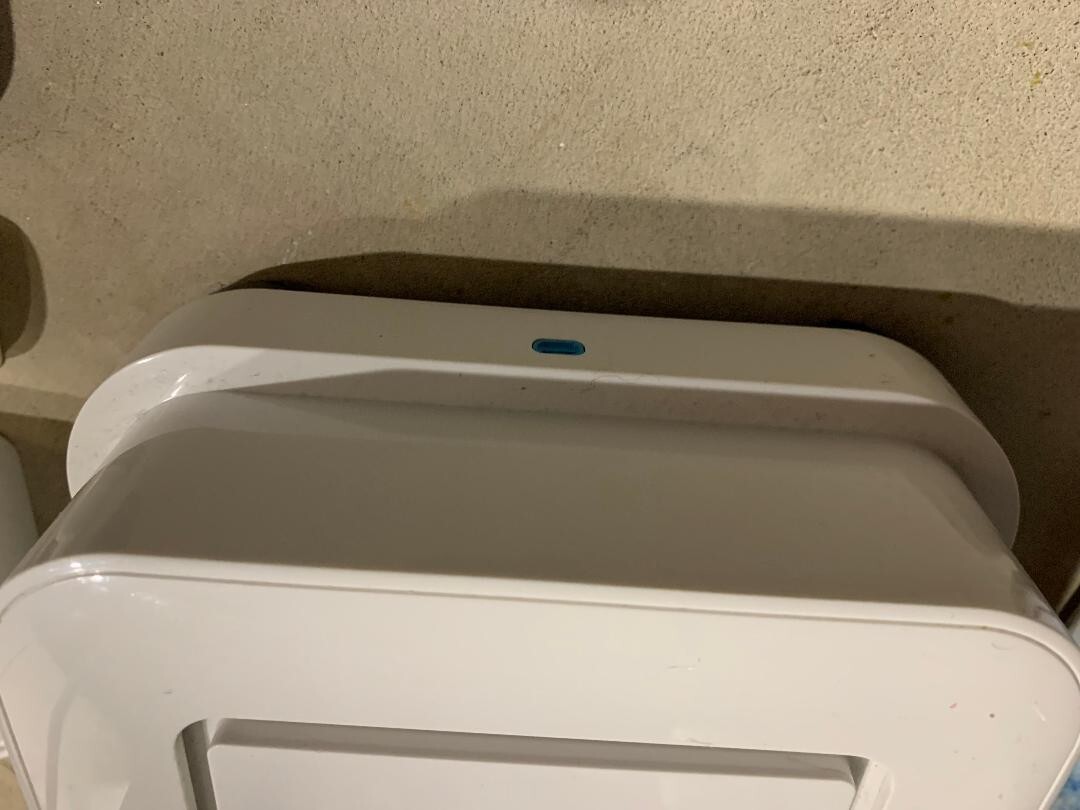 iRobot BRAAVA JET 240 SUPERIOR ROBOT MOP🤖 + 🔋Batteries 🔌Charger💧Mopping Pads