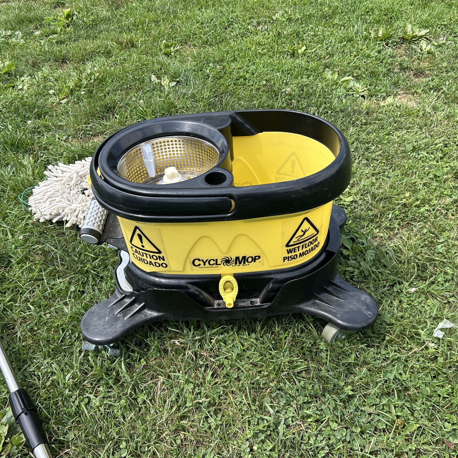Bissell Commercial CycloMop Spin Mop Bucket Set CM500D With Dolly Handles Pads