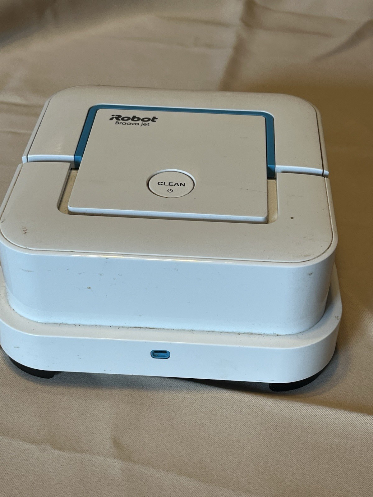 iRobot Braava jet 240 App Controlled Robot Mop White No Charger Or Battery