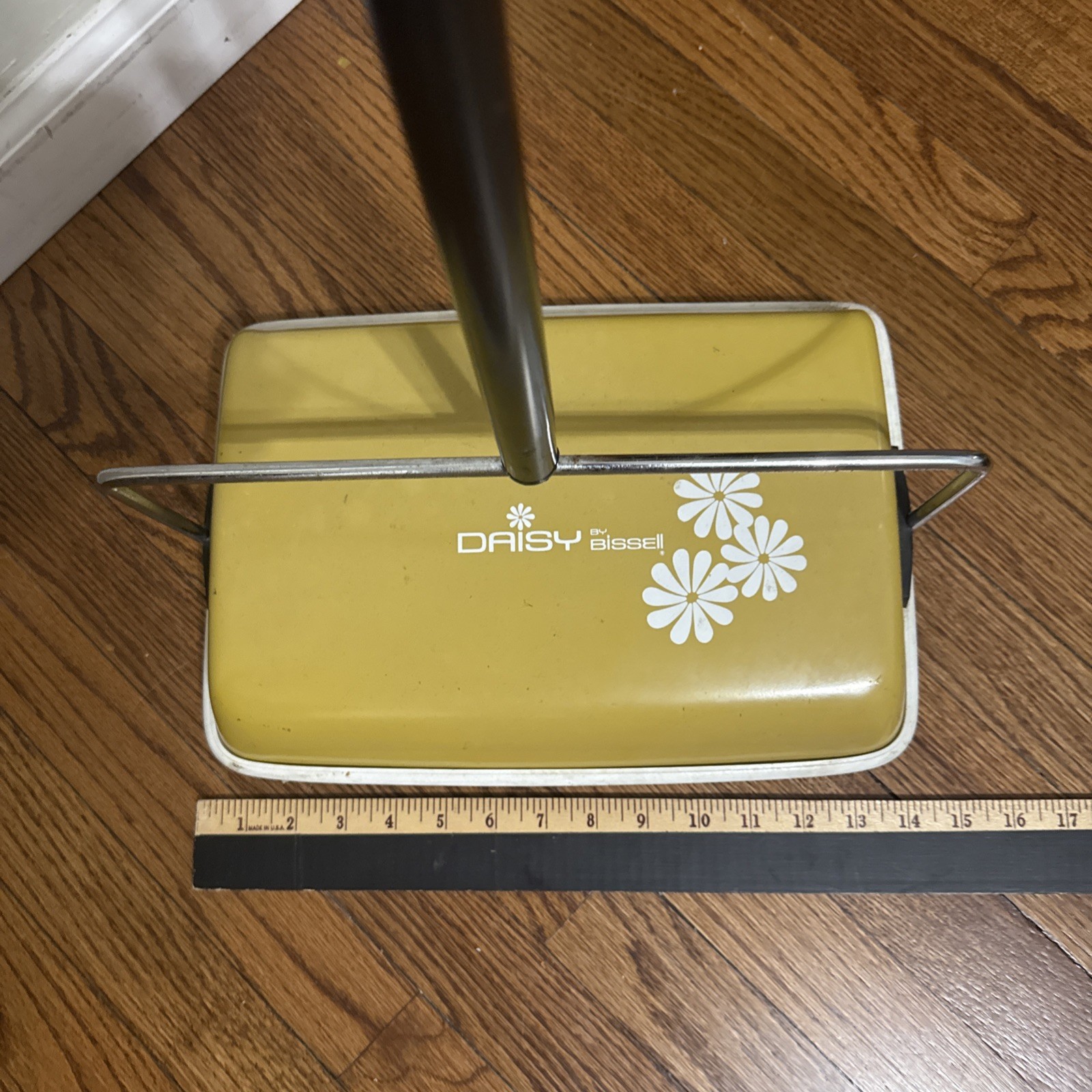 Vintage Bissell Daisy Yellow Push Manual Sweeper Vacuum 70s Retro MCM