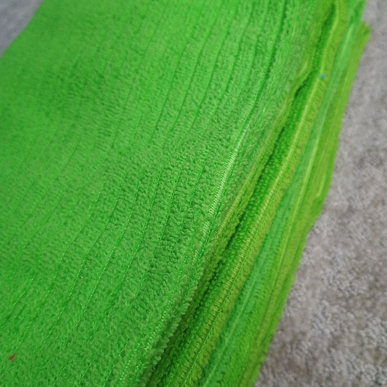 Colored Microfiber Cleaning Cloths – Soft, Reusable & Multi-Purpose