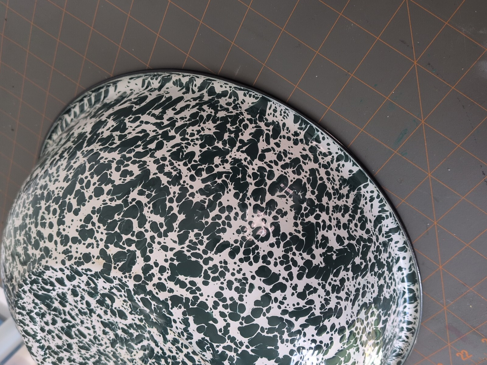 Vintage Green & White Spatterware Washbasin 15” X 4.5″ 1lb 15 Oz Large No Chips