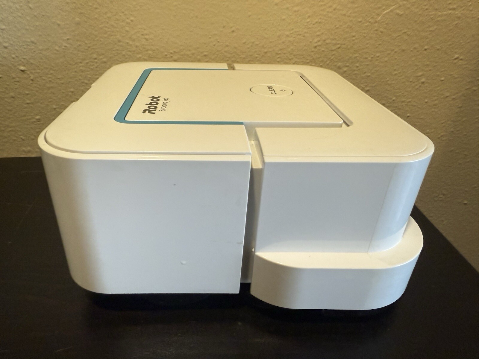 iRobot Braava jet 240 Mop Robot w/Charger Battery & 24 Wet Mopping Pads Read