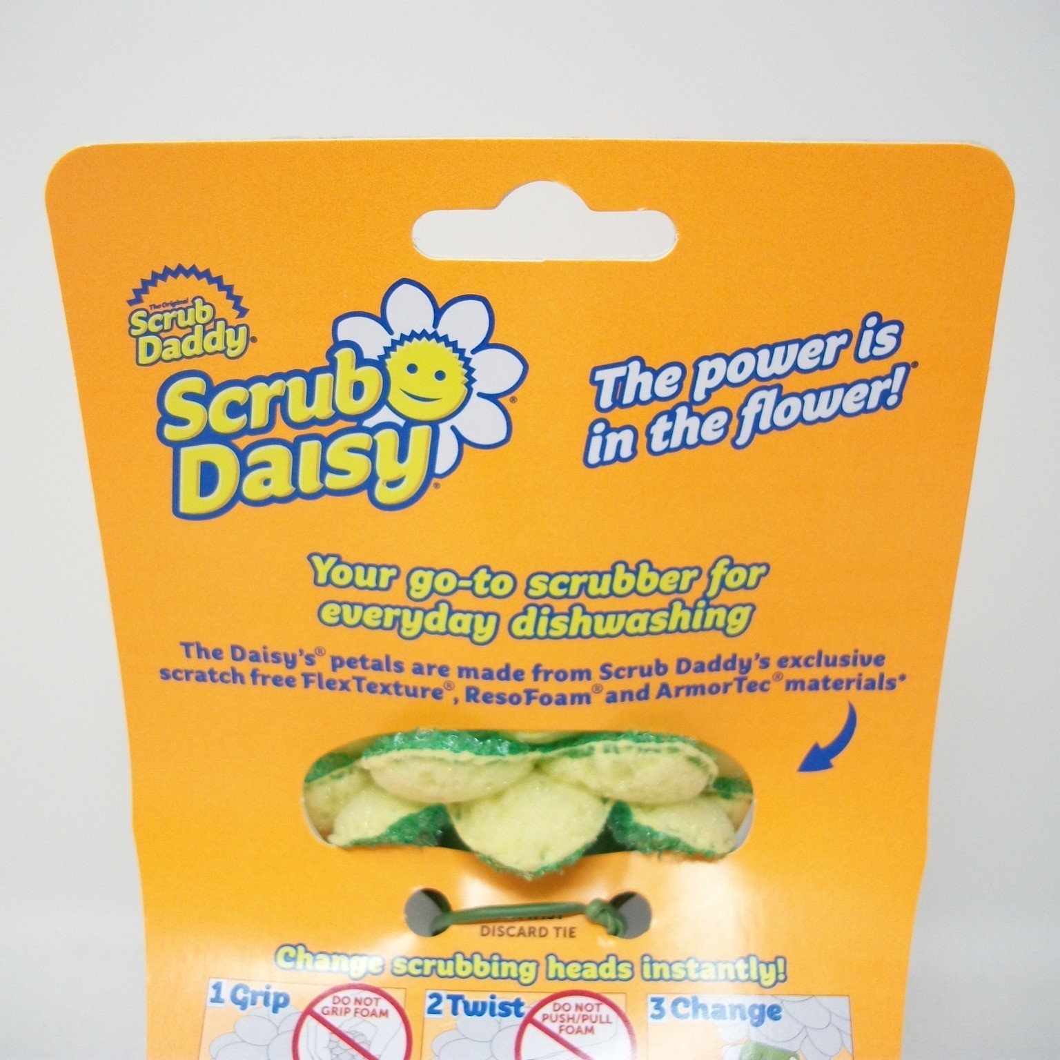 One Scrub Daddy Scrub Daisy THE DAISY Dishwand System Scrubber Replacement Head