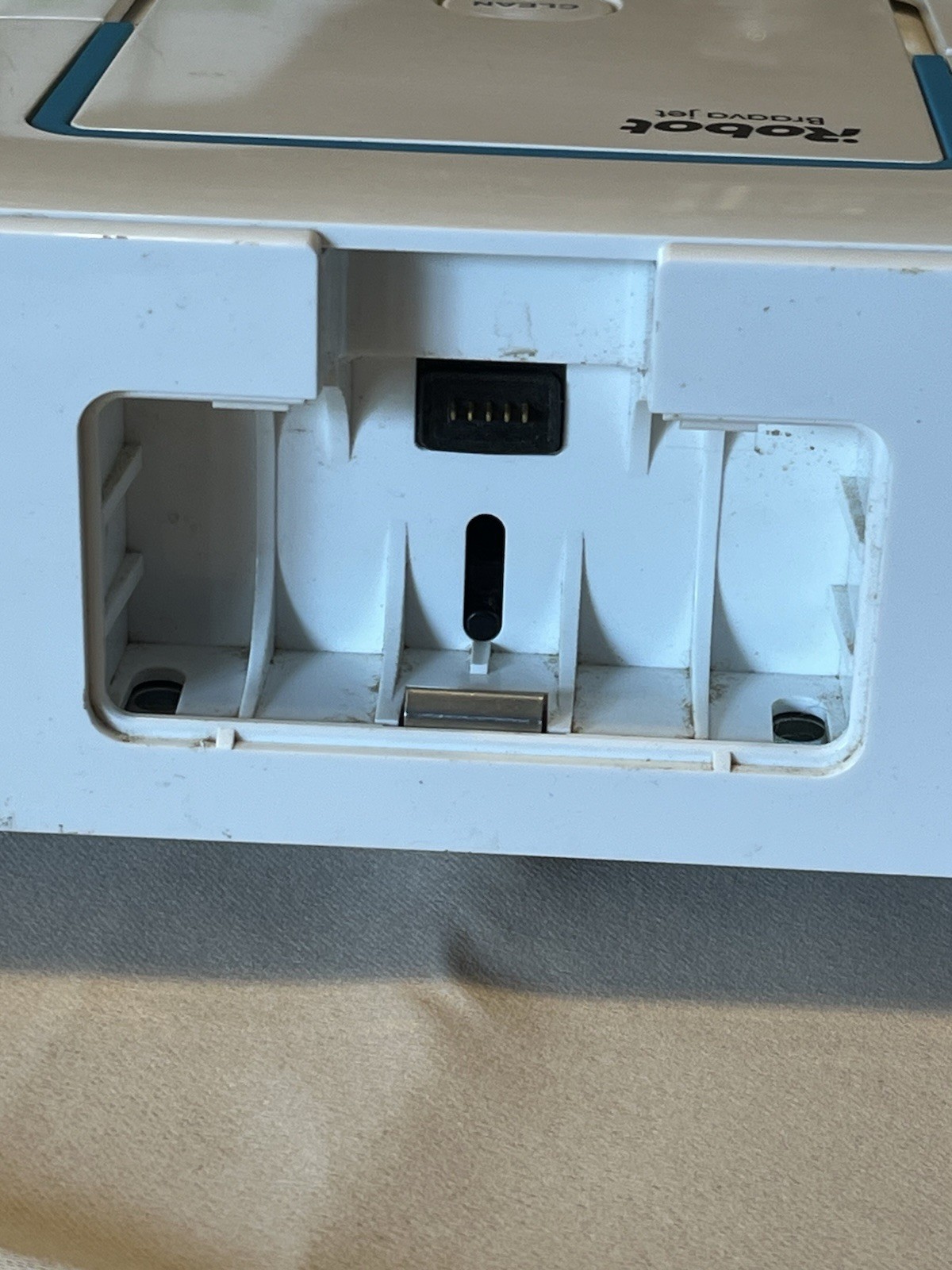iRobot Braava jet 240 App Controlled Robot Mop White No Charger Or Battery