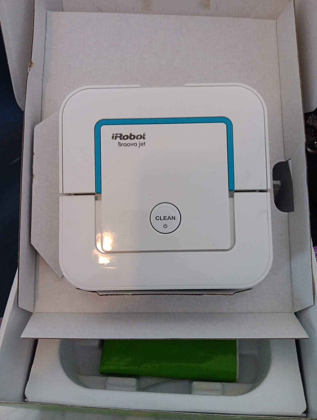 iRobot Braava Jet 240 Robot Mop Wet/Damp/Dry Includes Extra Pads