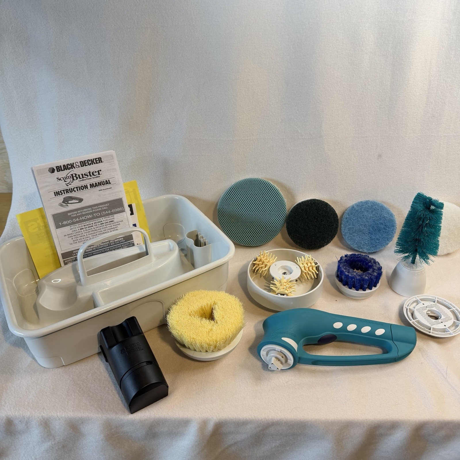 Black Decker ScumBuster S500 Cordless Power Scrubber Kit VersaPak Charger Caddy