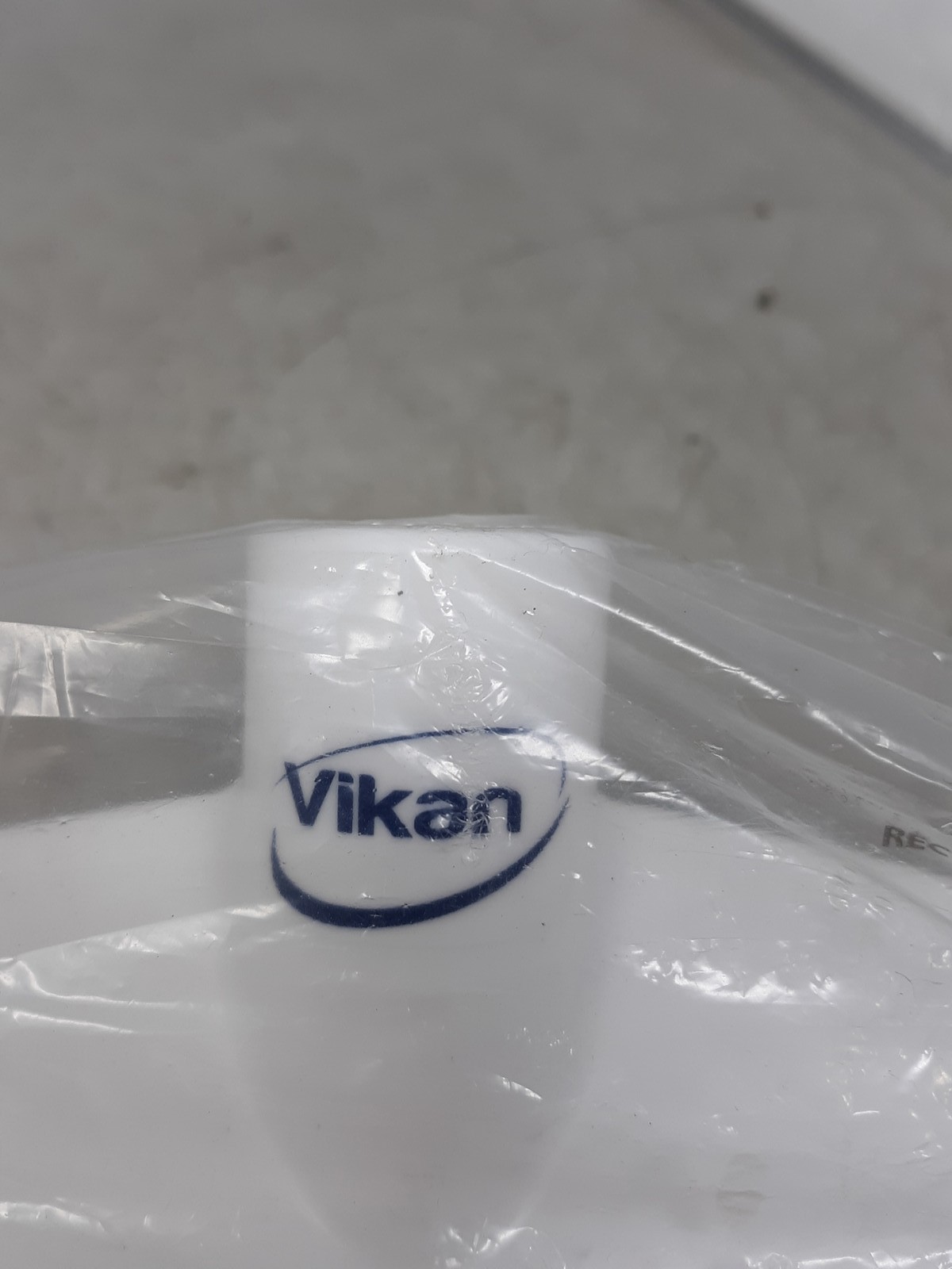 Vikan 71605 Ultra Hygiene Squeegee, 23.6″, White Cleaning Tool