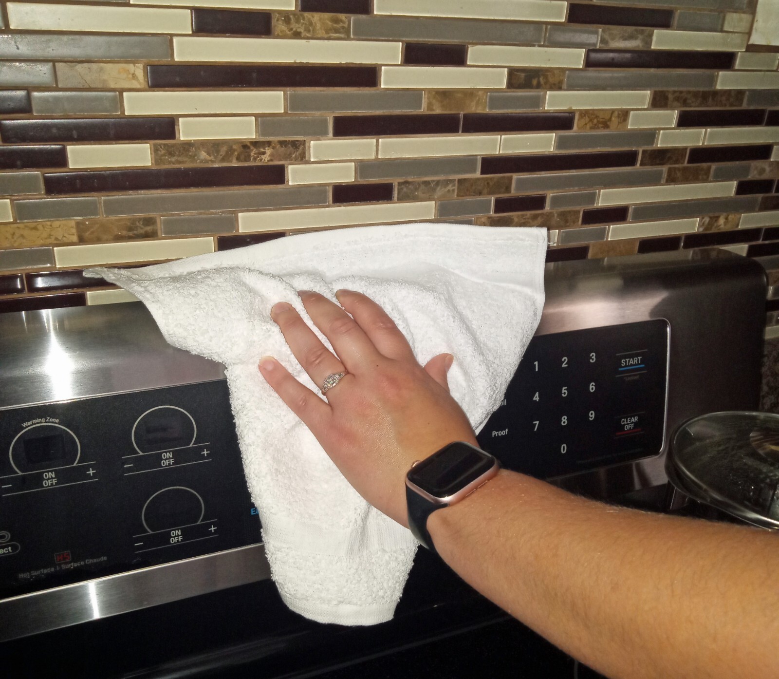 BOX OF WHITE TERRY CLOTH CLEANING RAGS / 100% COTTON / ABSORBENT BAR TOWELS