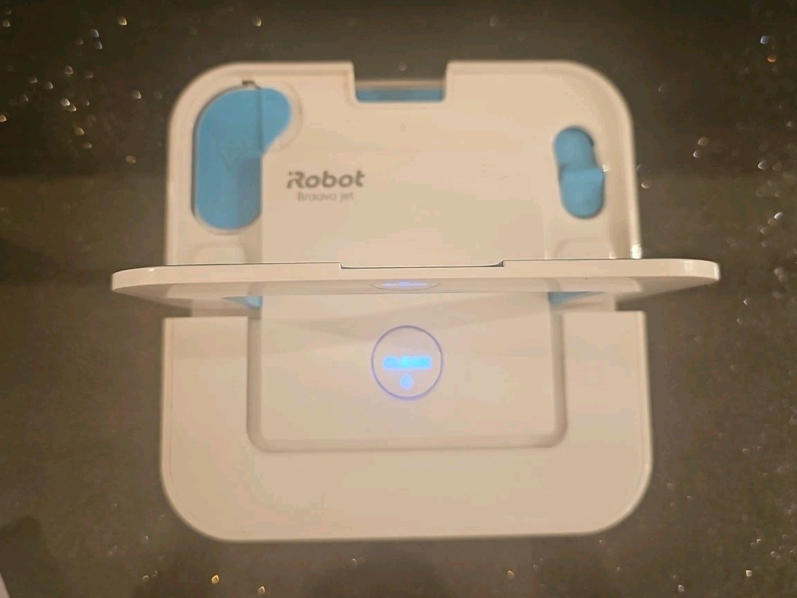 iRobot Braava Jet 240 Robot Mop w/ Charger & 10 Pads – Tested, Works Great