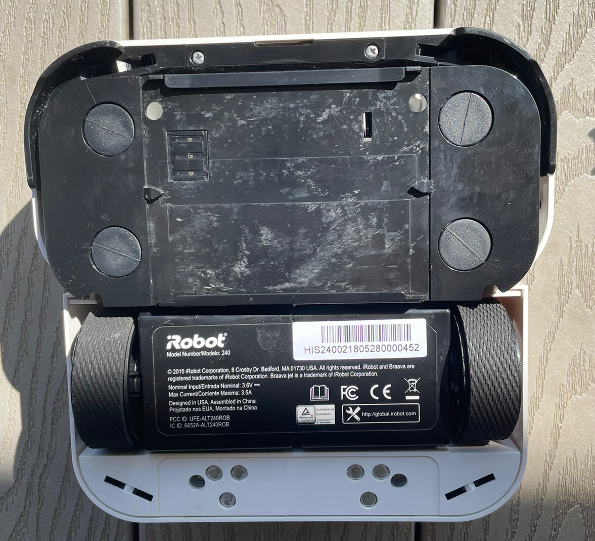 iRobot Braava Jet 240 Superior Robot Mop with battery