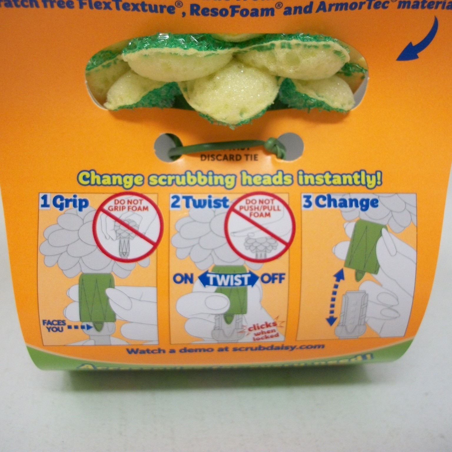 One Scrub Daddy Scrub Daisy THE DAISY Dishwand System Scrubber Replacement Head