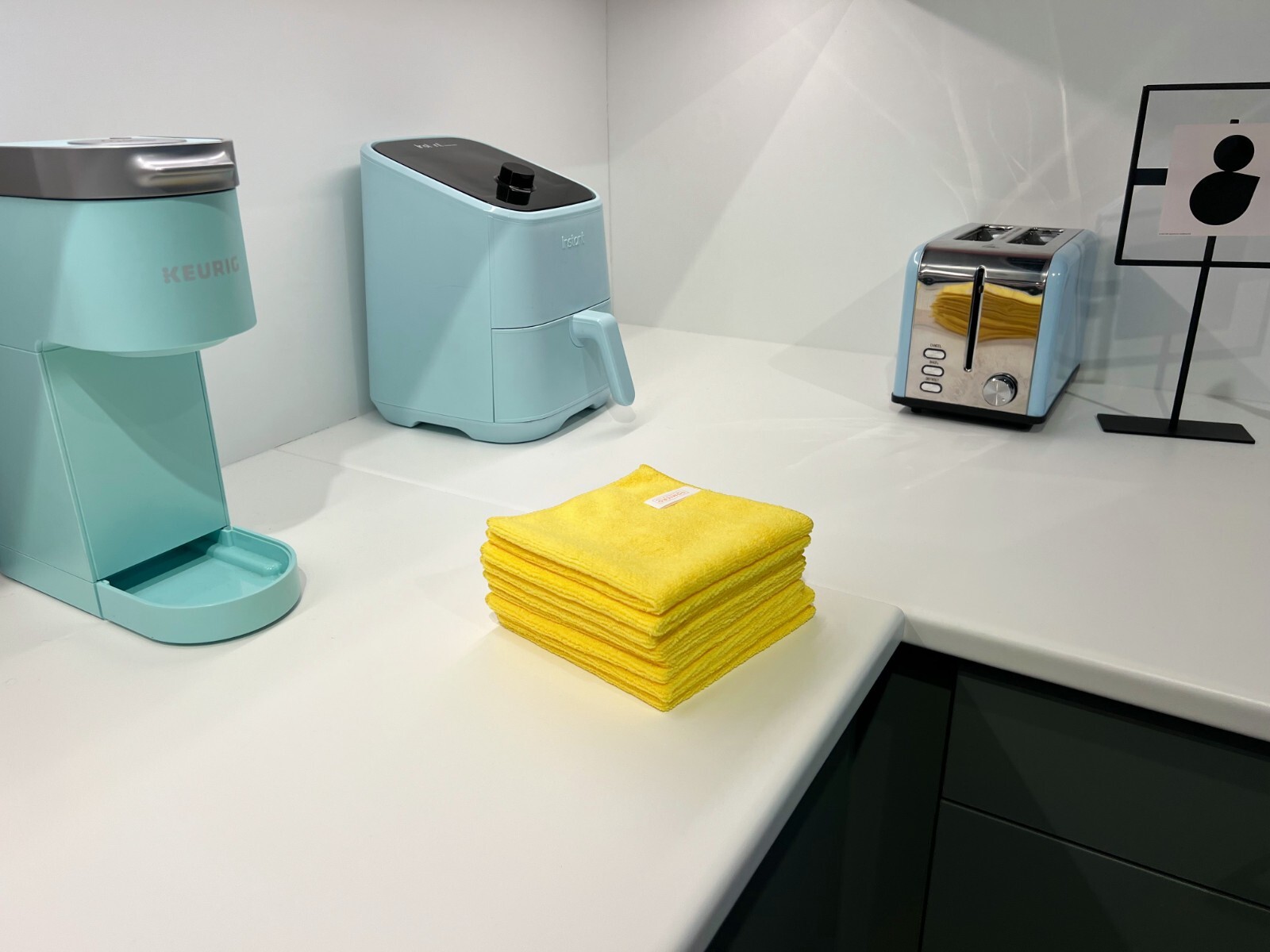 🧼 PREMIUM MICROFIBER TOWELS – ULTRA ABSORBENT, LINT-FREE, STREAK-FREE