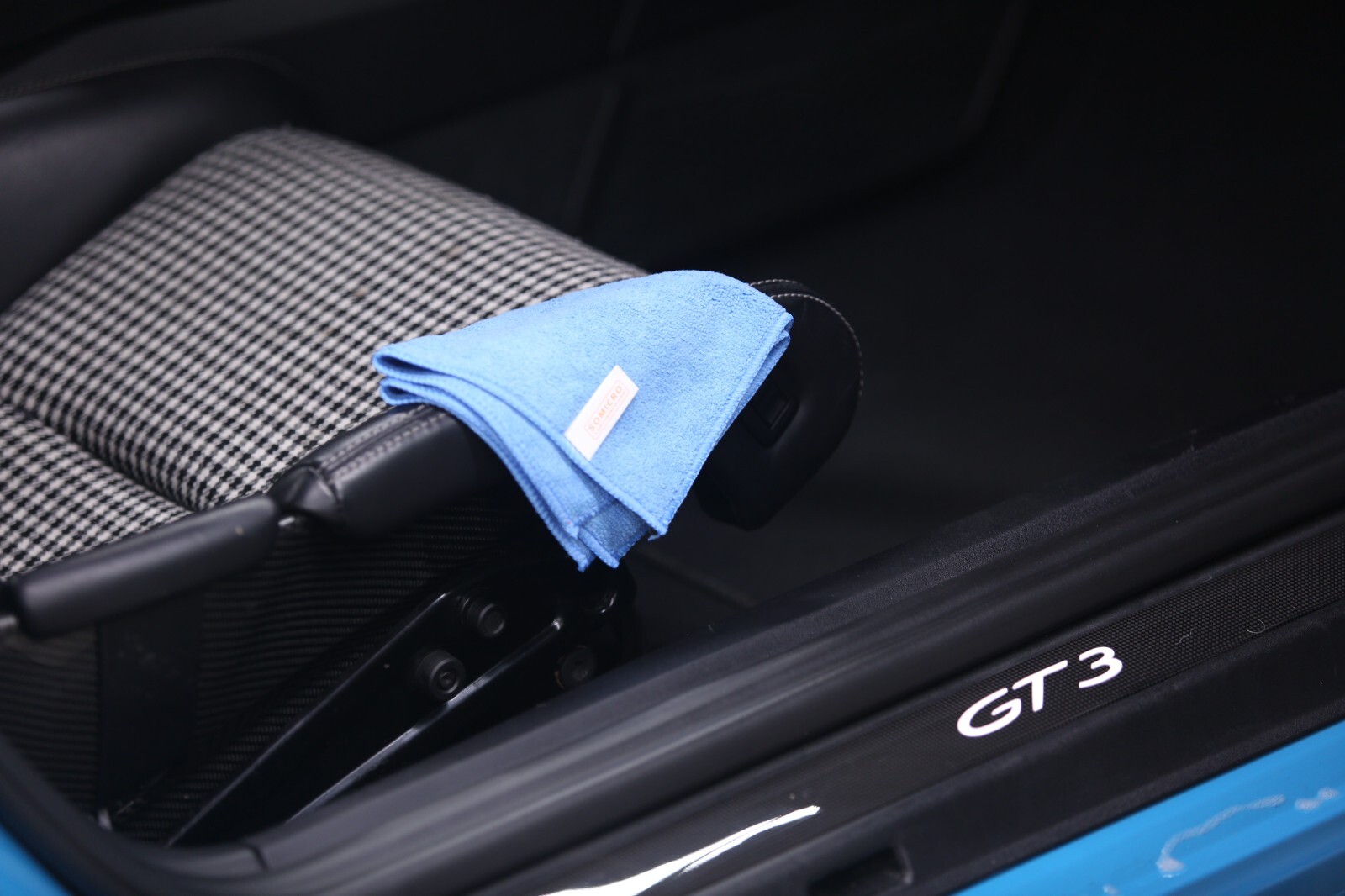 🧼 PREMIUM MICROFIBER TOWELS – ULTRA ABSORBENT, LINT-FREE, STREAK-FREE