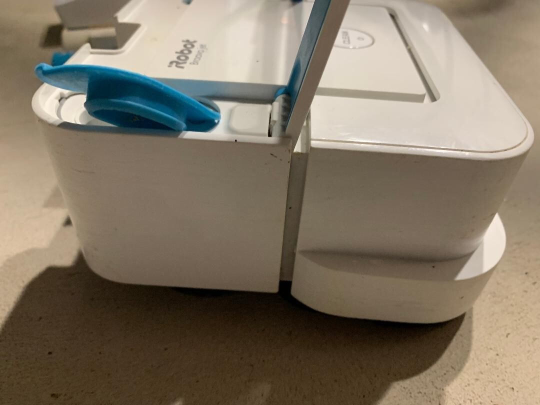 iRobot BRAAVA JET 240 SUPERIOR ROBOT MOP🤖 + 🔋Batteries 🔌Charger💧Mopping Pads